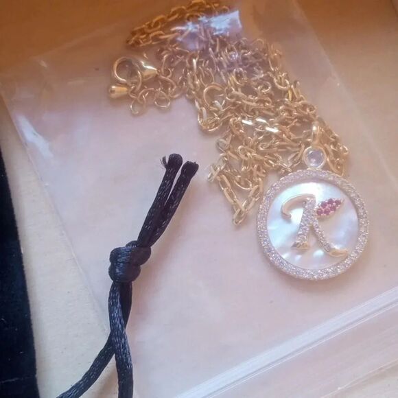 Letter K initial necklace‎ - Picture 2 of 3